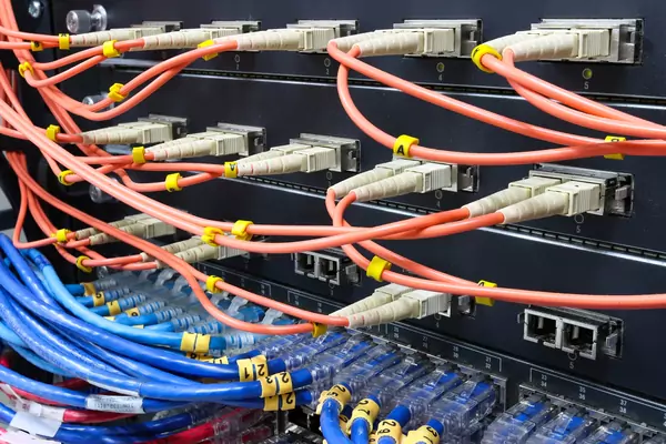 Cable network fiber optic cable connect to switch 2024 12 03 08 16 27 utc 6807ac17324b6
